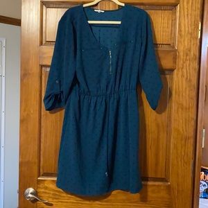 Maurices Dress size L. Pictures look more blue but dress is more green.